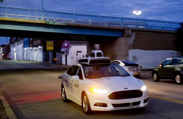 Itt a taxisok végnapja? Az Uber már önvezető autót futtat