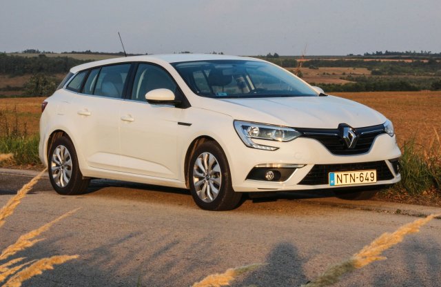 Mindenki kedvence az alap Megane kombi