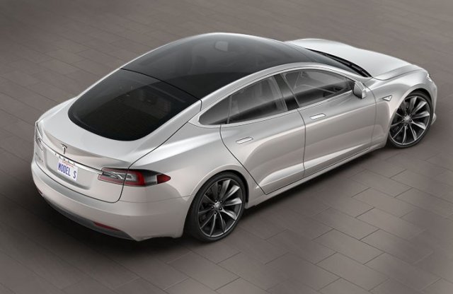 Már saját gyártású üvegtetővel rendelhető a Tesla Model S