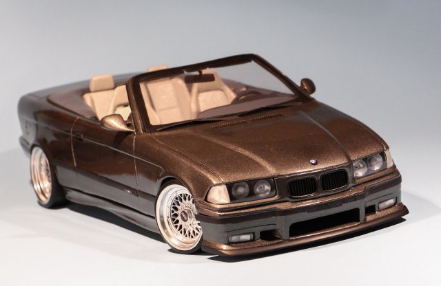 Papírból kabriót - BMW és Nissan makettek