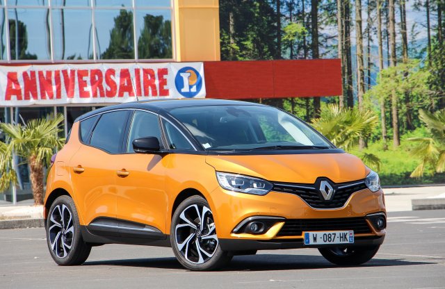 5,7 milliótól, 20 colos felnivel - piacon a Renault Scenic