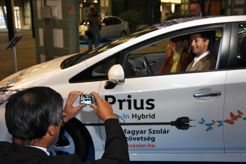 TOYOTA PRIUS