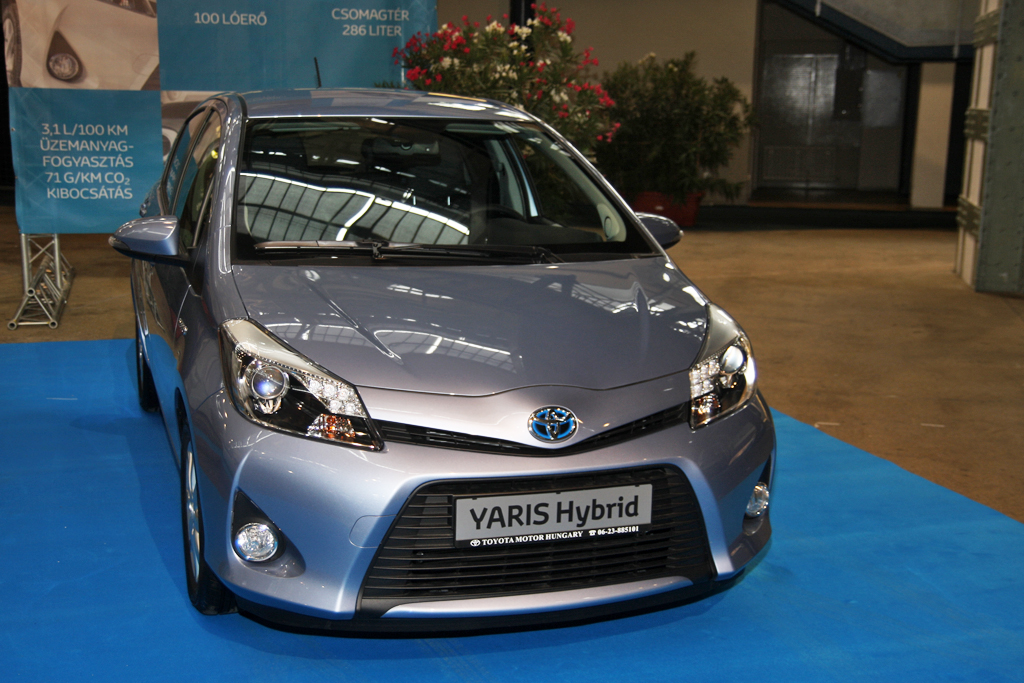 TOYOTA PRIUS