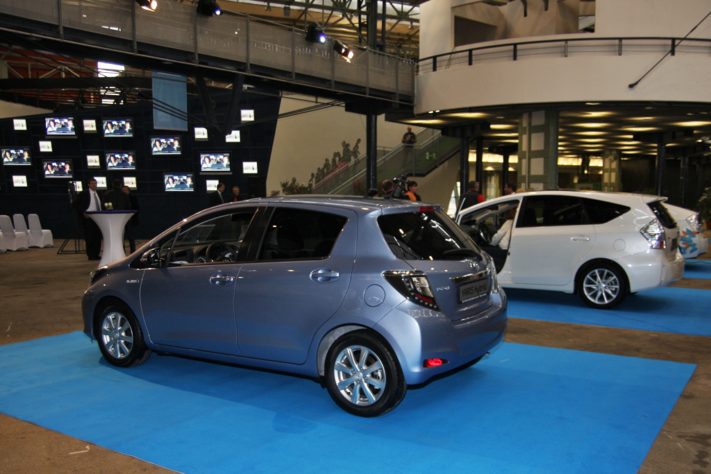 TOYOTA PRIUS