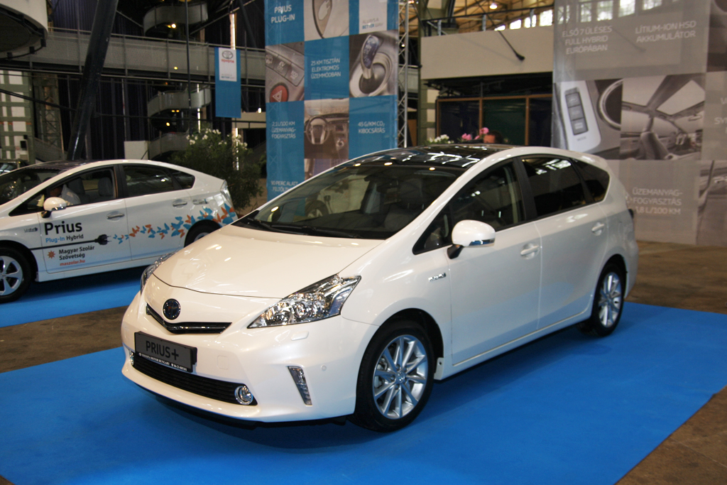 TOYOTA PRIUS