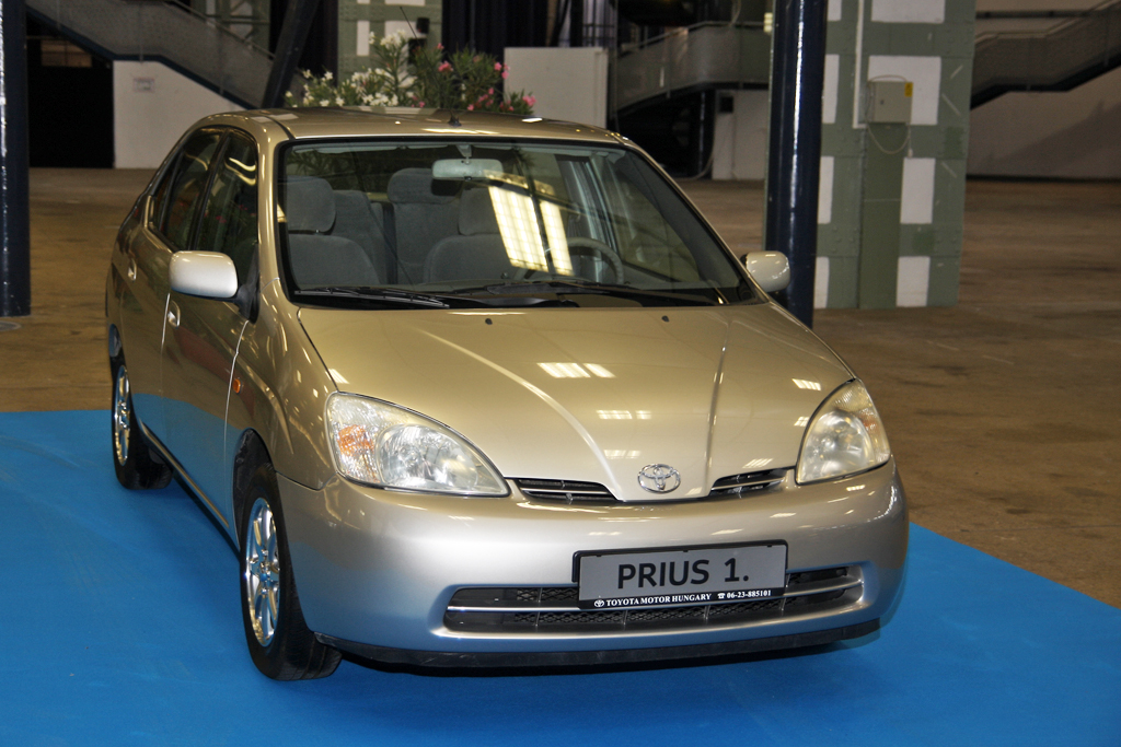 TOYOTA PRIUS