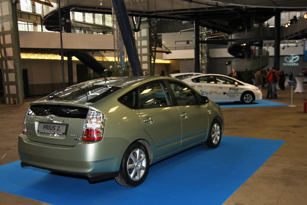 TOYOTA PRIUS