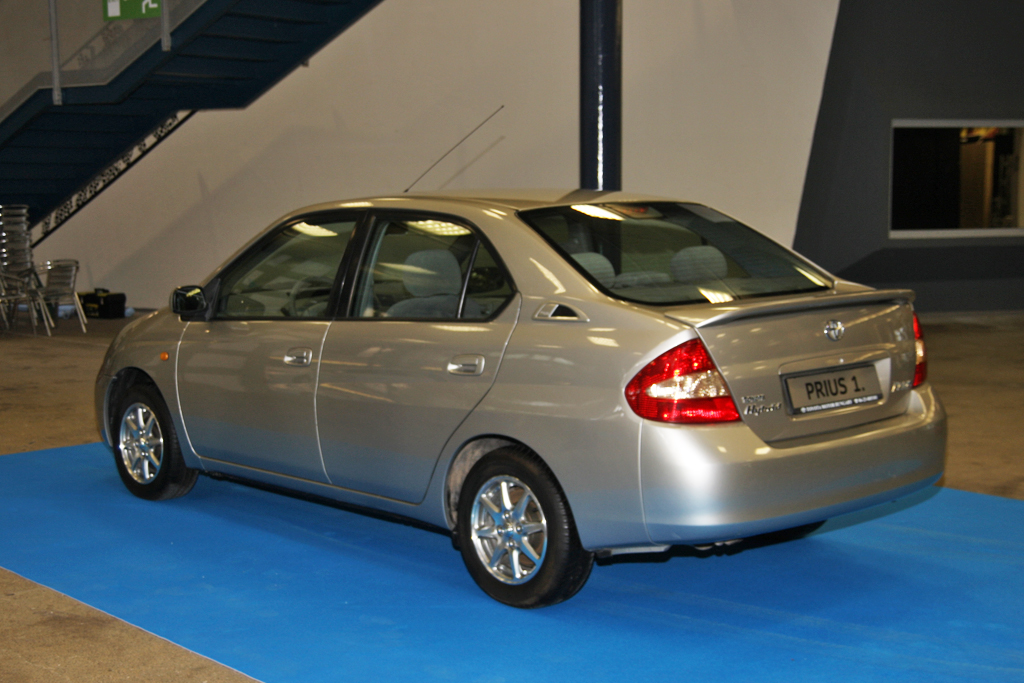 TOYOTA PRIUS