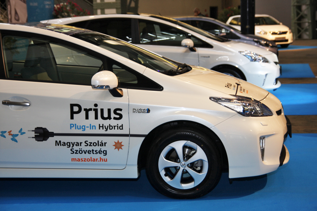 TOYOTA PRIUS