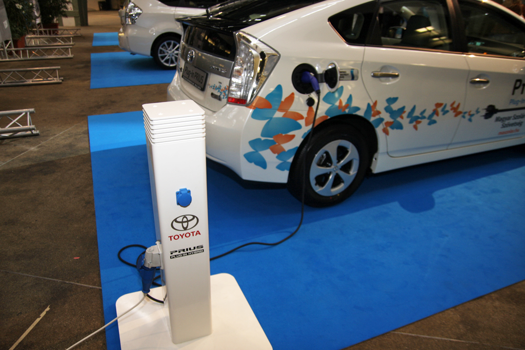 TOYOTA PRIUS