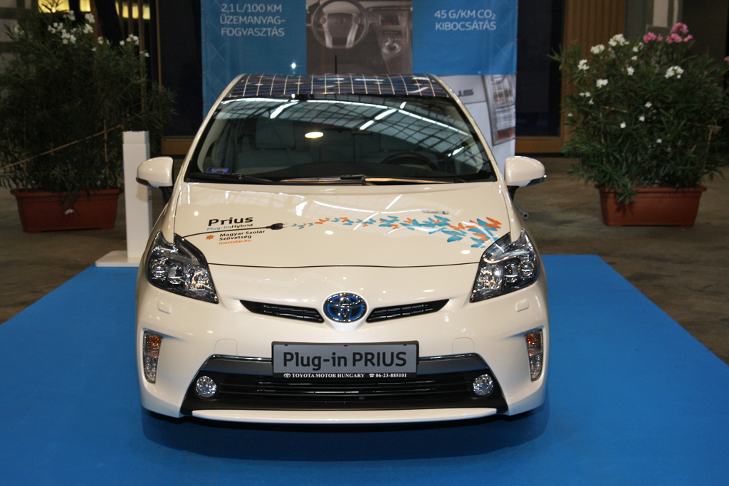 TOYOTA PRIUS