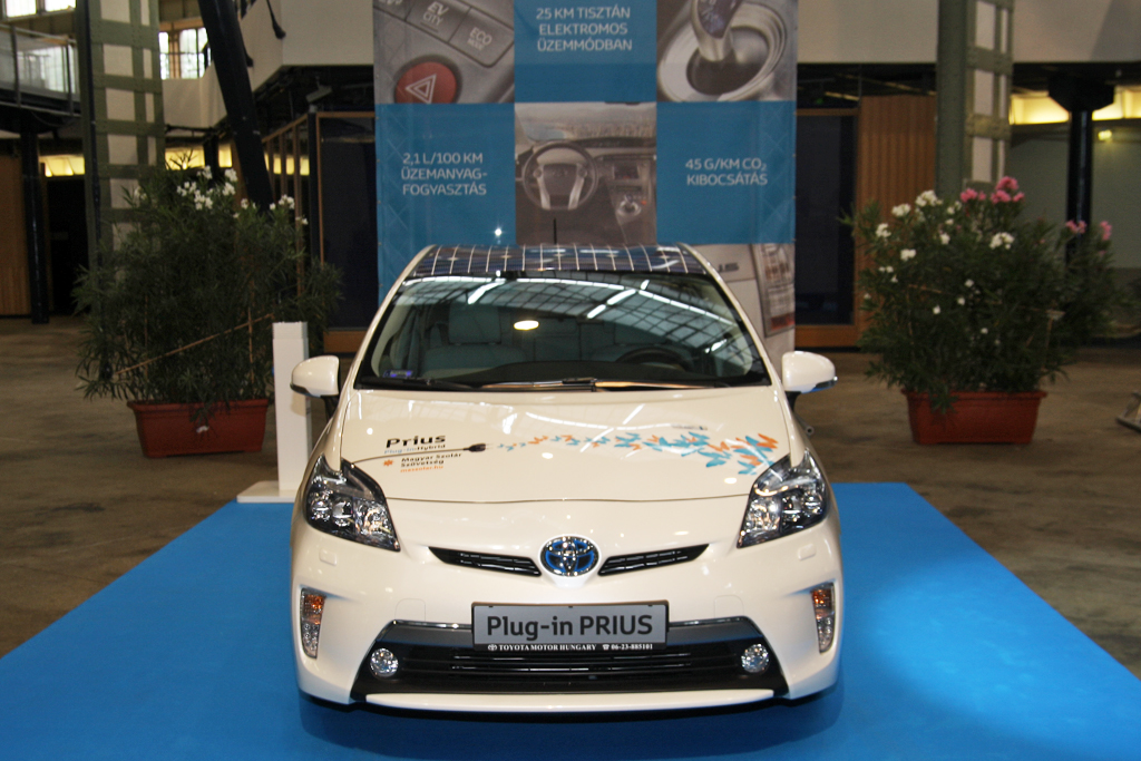 TOYOTA PRIUS