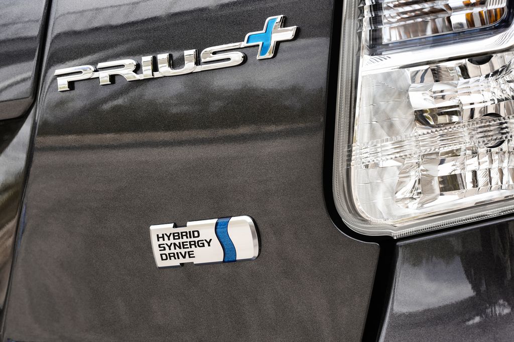 TOYOTA PRIUS
