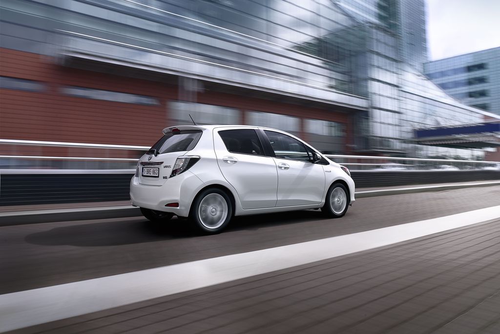 TOYOTA PRIUS
