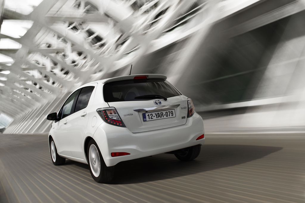 TOYOTA PRIUS