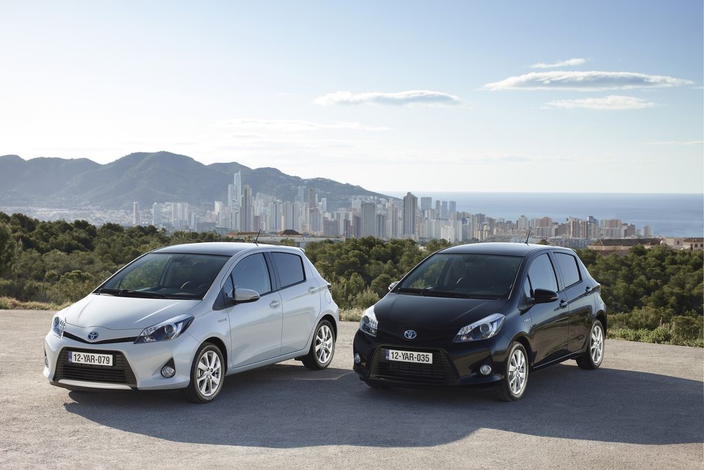 TOYOTA PRIUS