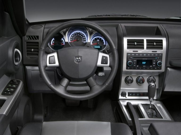 DODGE NITRO