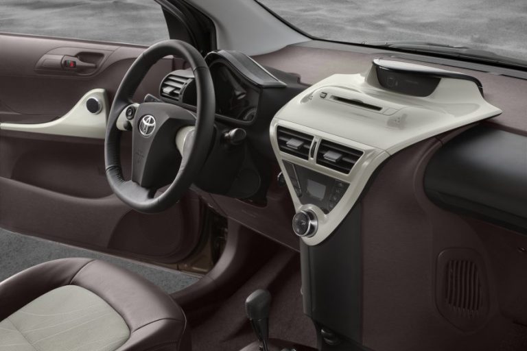 TOYOTA IQ
