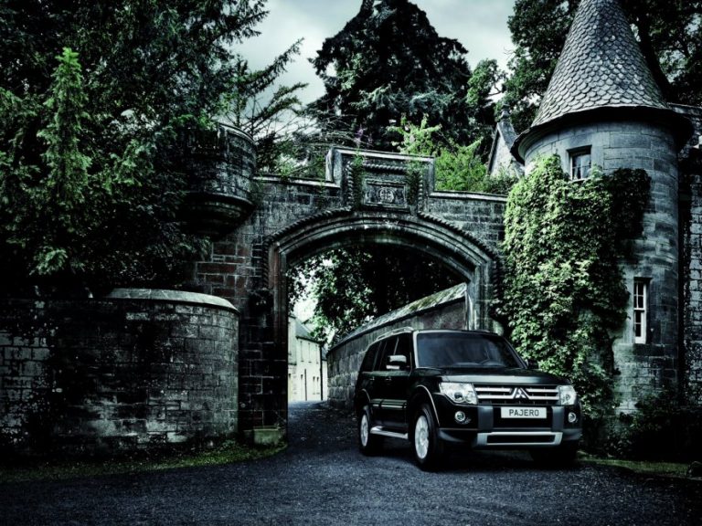 MITSUBISHI PAJERO