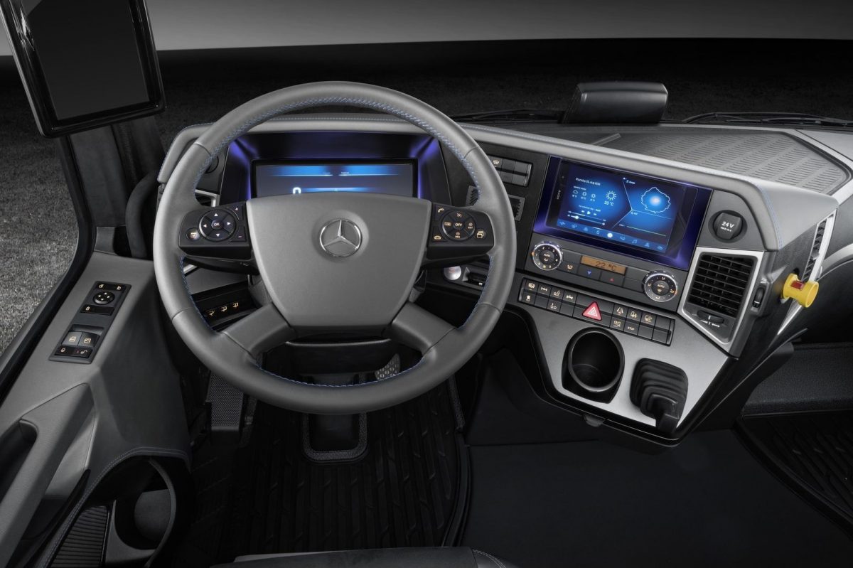 MERCEDES-BENZ