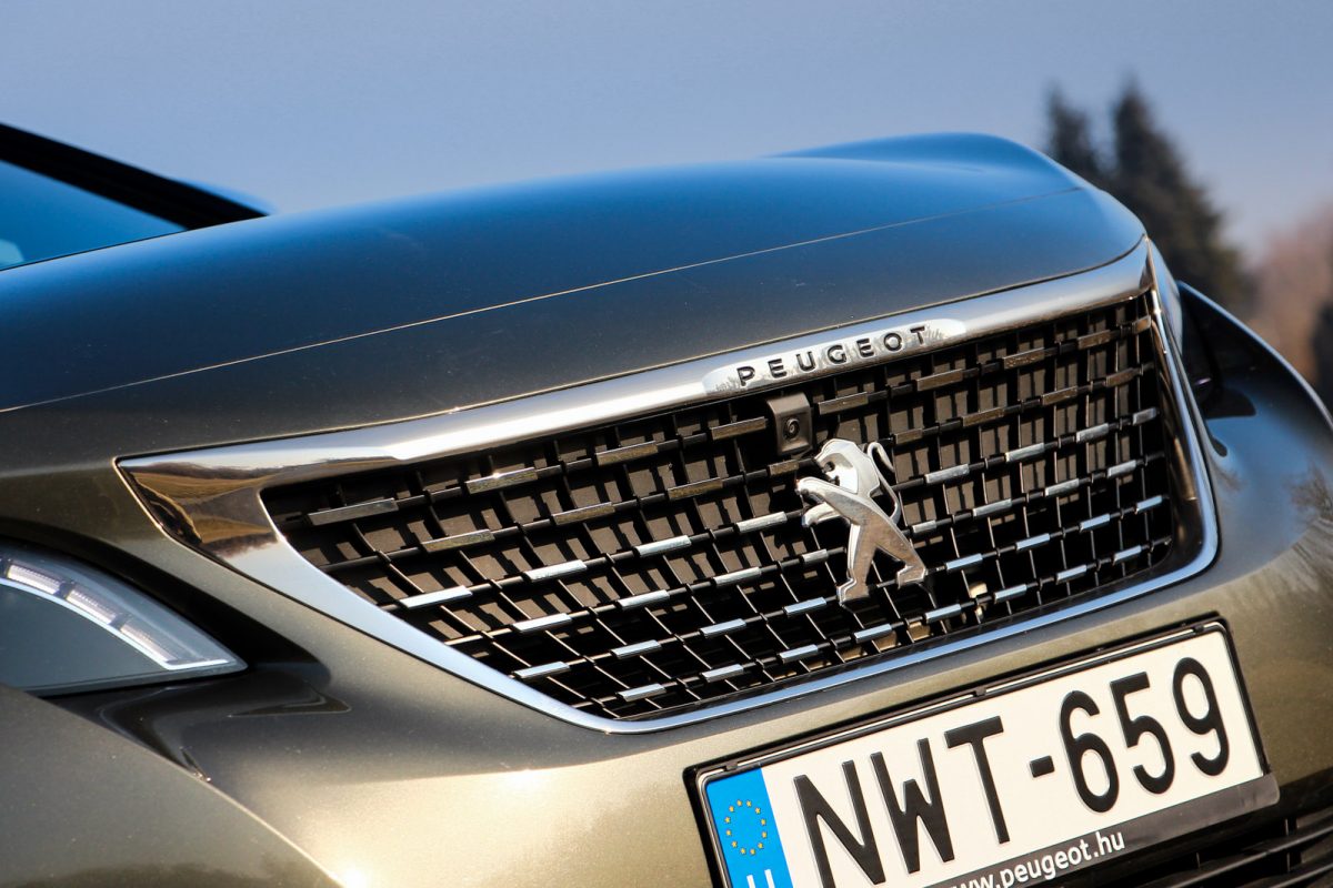 PEUGEOT 3008