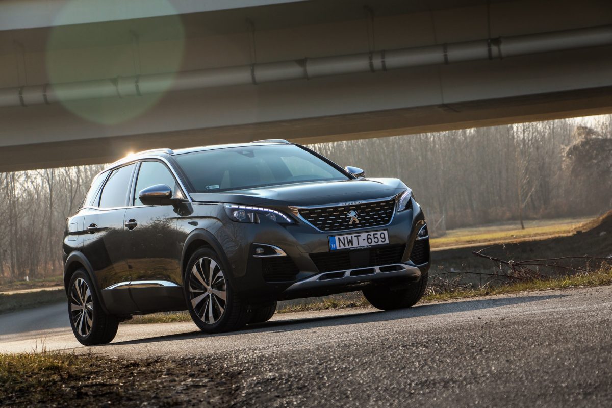 PEUGEOT 3008