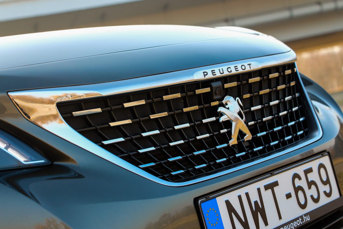 PEUGEOT 3008