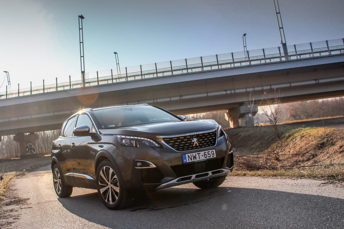 PEUGEOT 3008