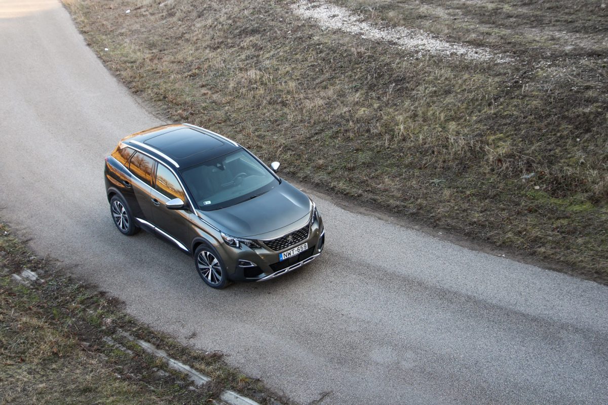 PEUGEOT 3008