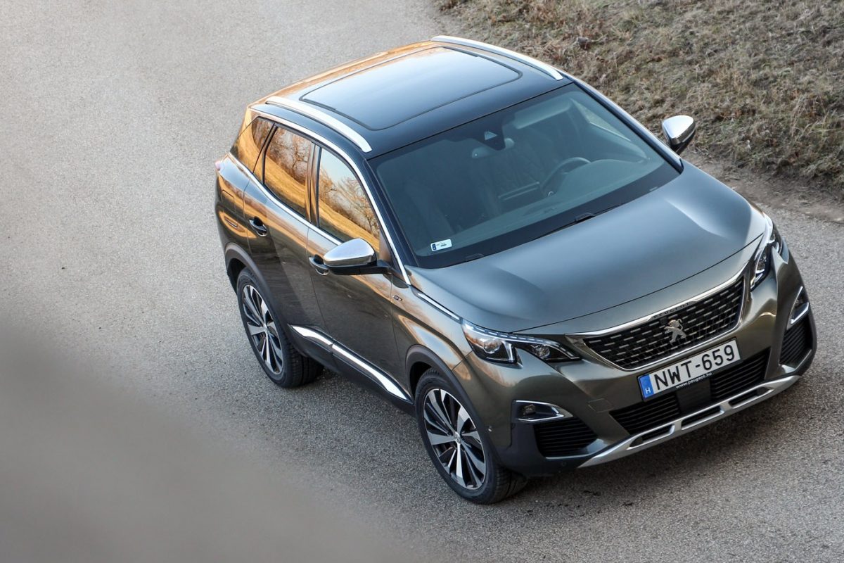 PEUGEOT 3008