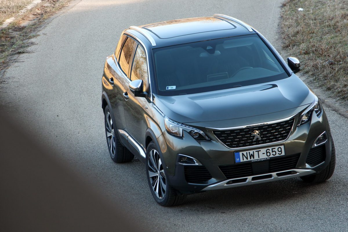 PEUGEOT 3008
