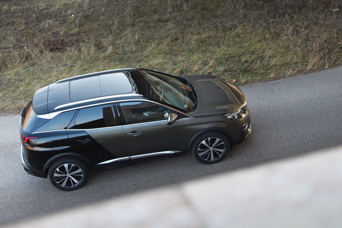 PEUGEOT 3008