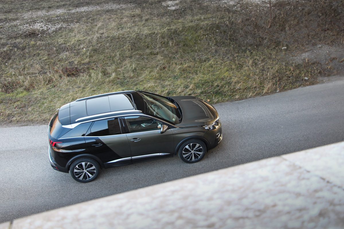 PEUGEOT 3008