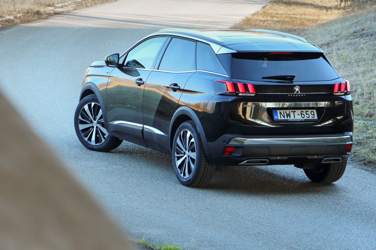 PEUGEOT 3008
