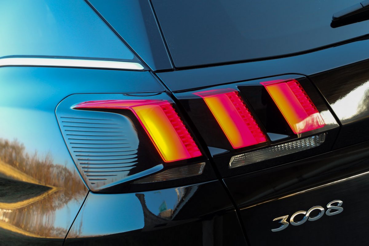 PEUGEOT 3008