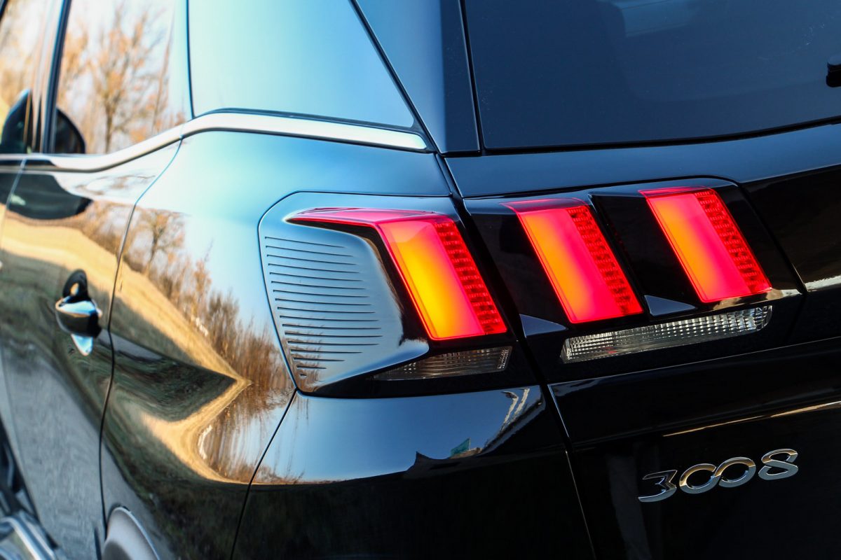 PEUGEOT 3008
