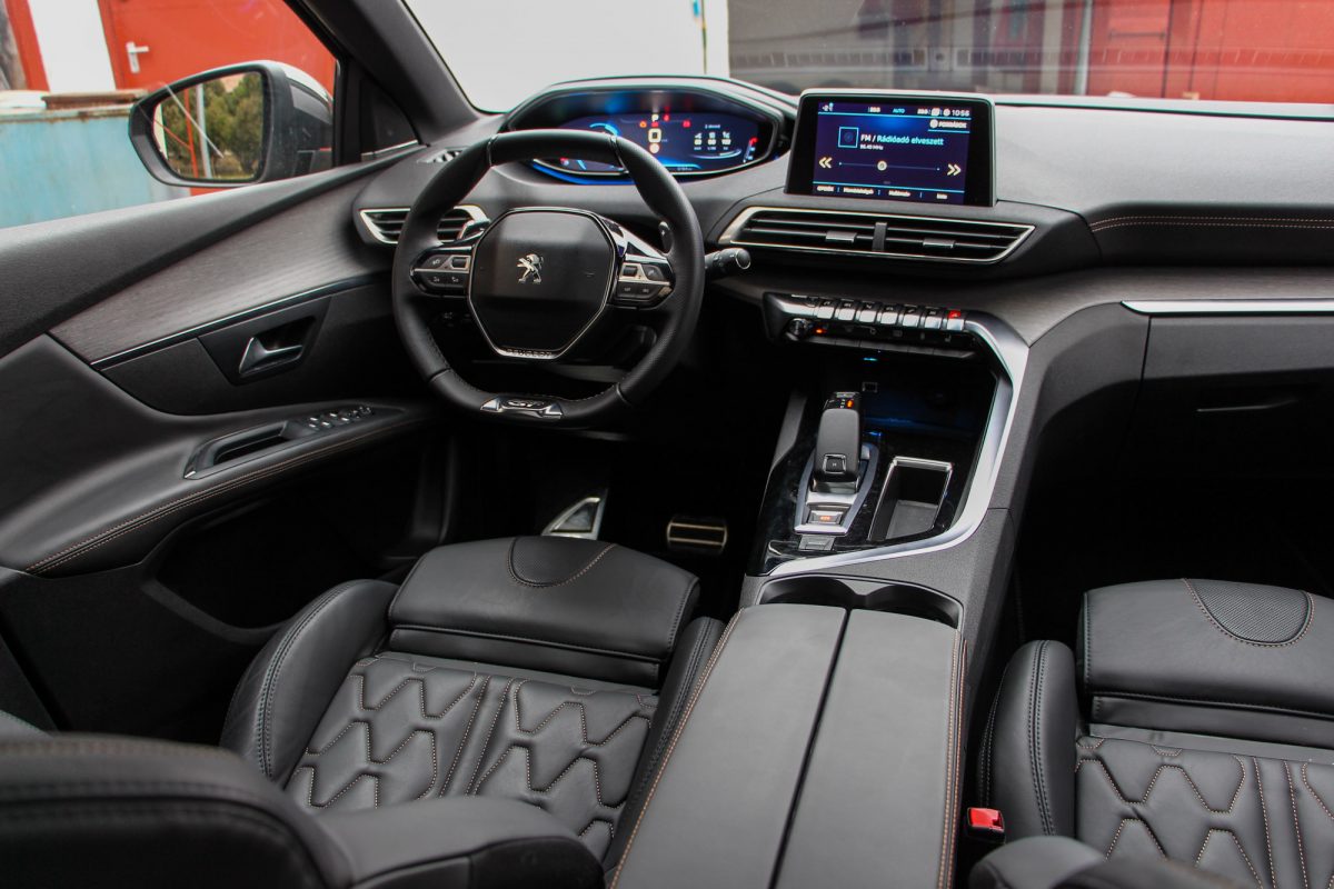 PEUGEOT 3008