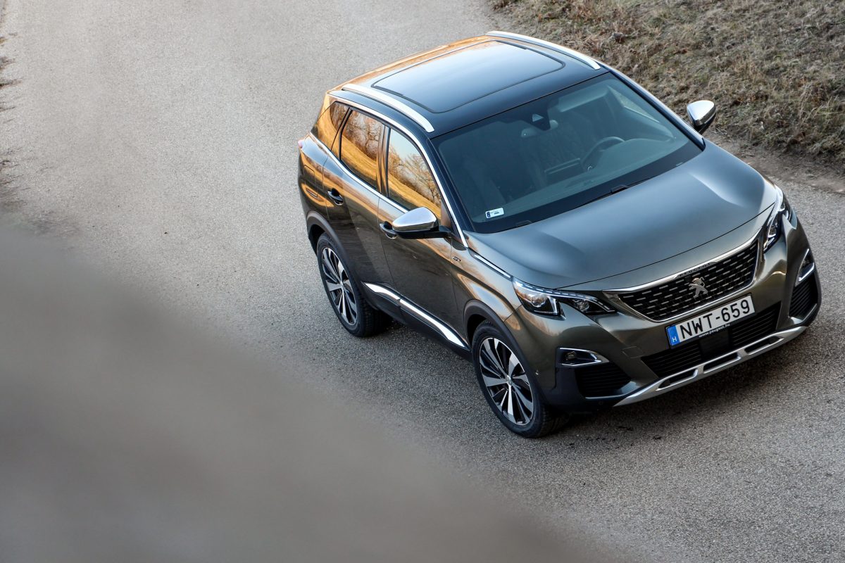 PEUGEOT 3008