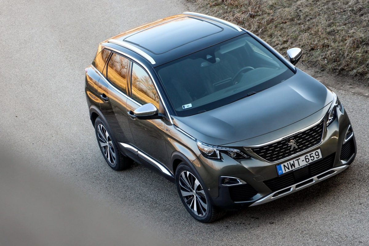 PEUGEOT 3008