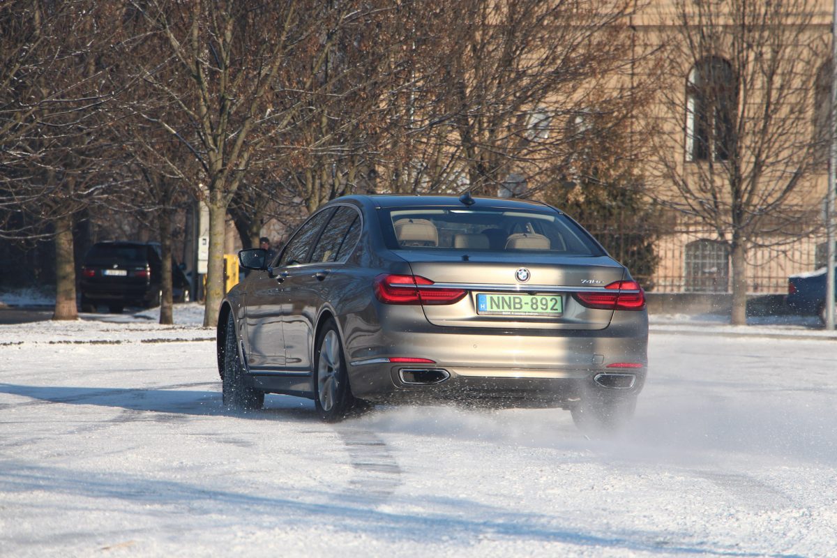 BMW 7-ES SOROZAT