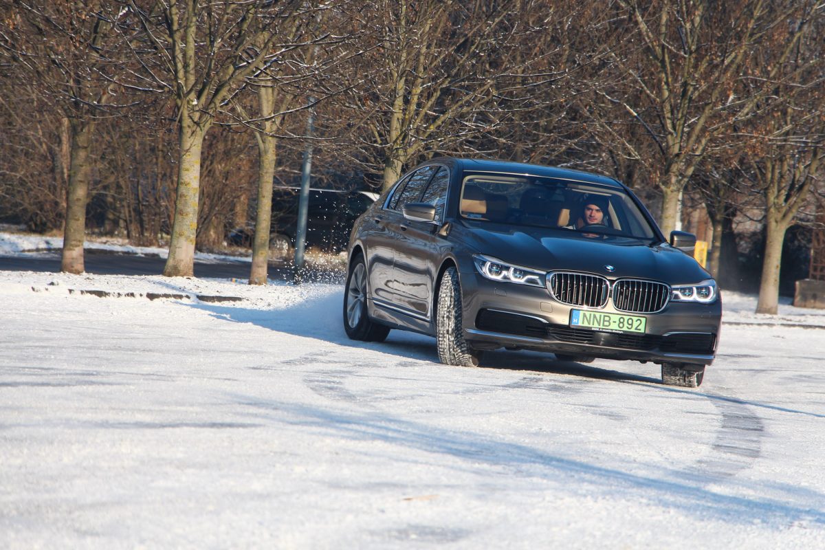 BMW 7-ES SOROZAT