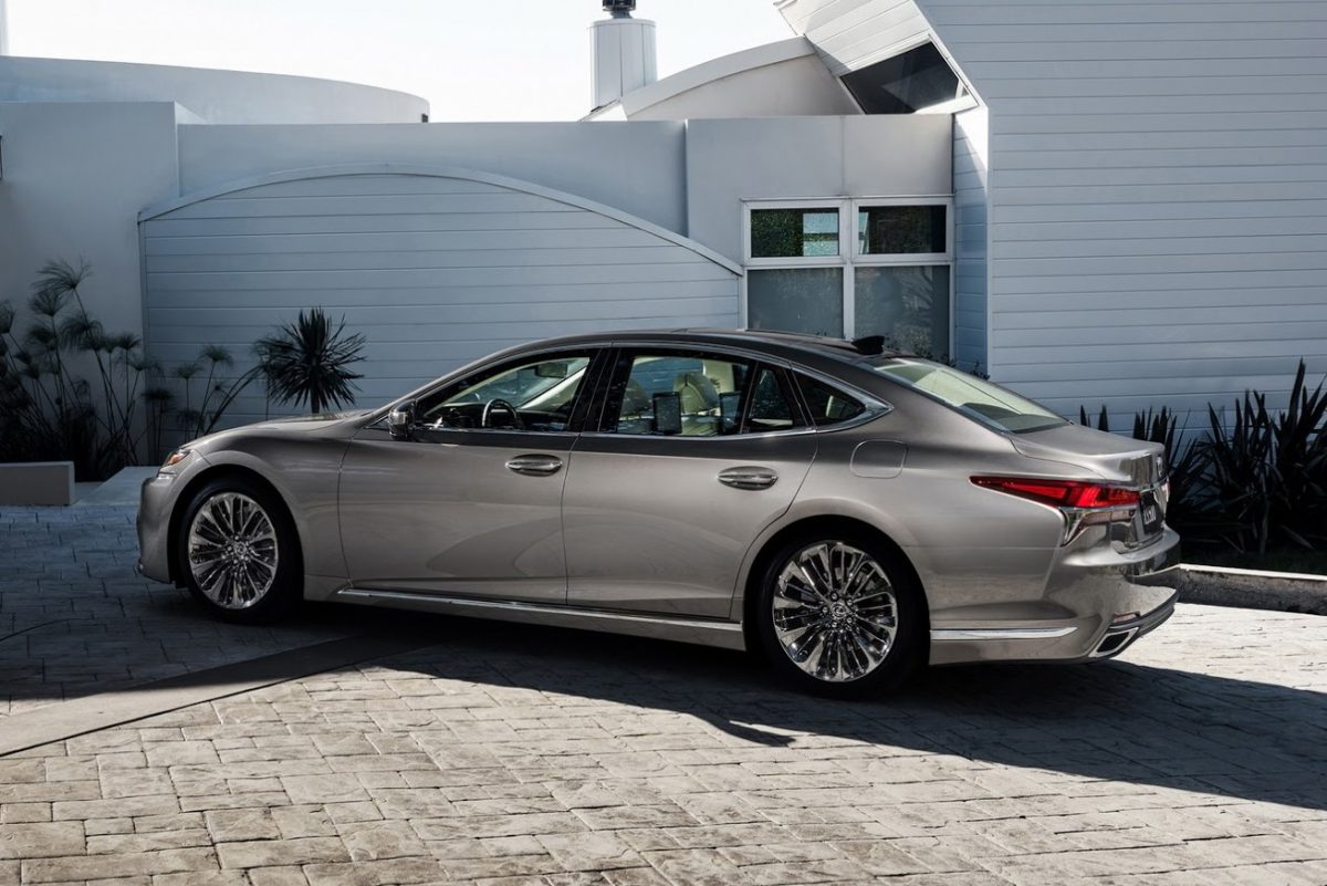 LEXUS LS