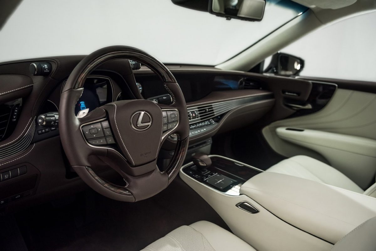 LEXUS LS