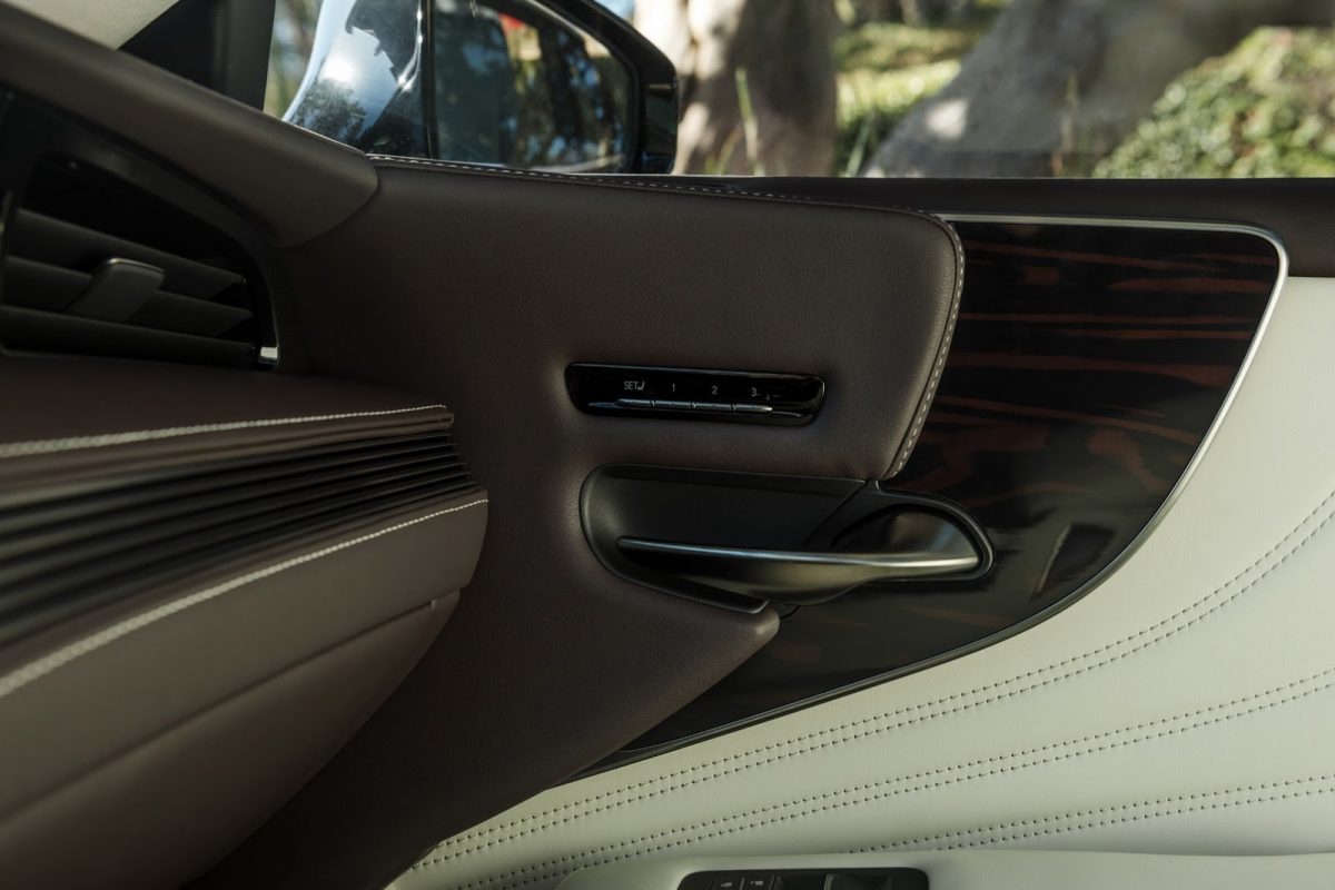 LEXUS LS