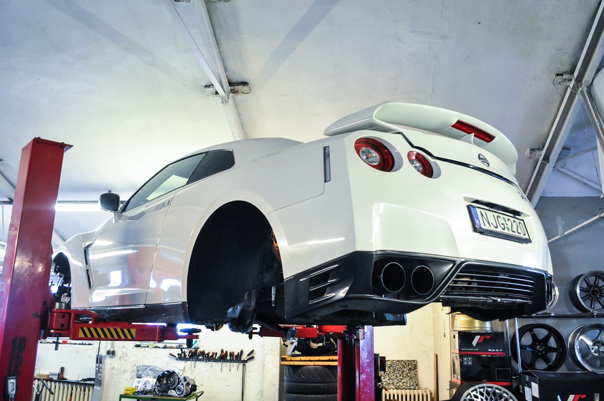 NISSAN GT-R