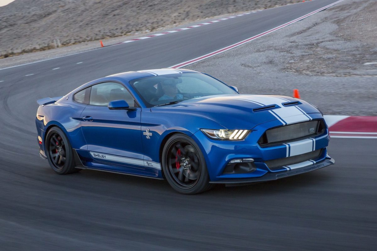 FORD MUSTANG