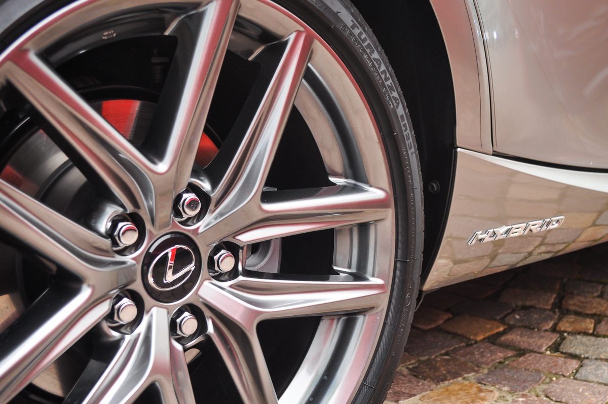 LEXUS IS