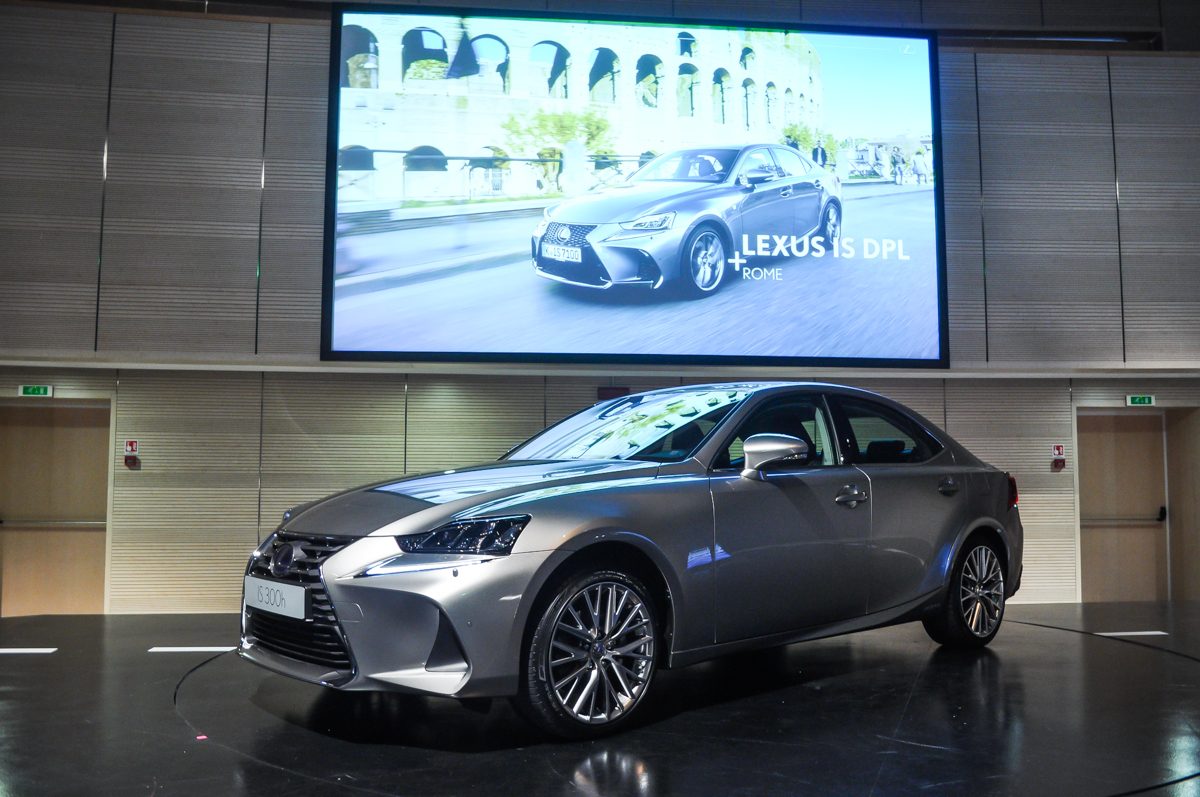 LEXUS IS