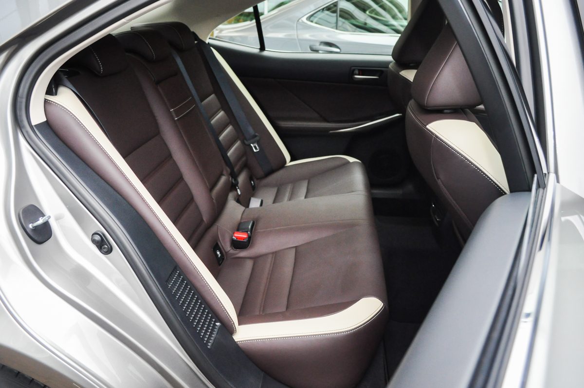 LEXUS IS