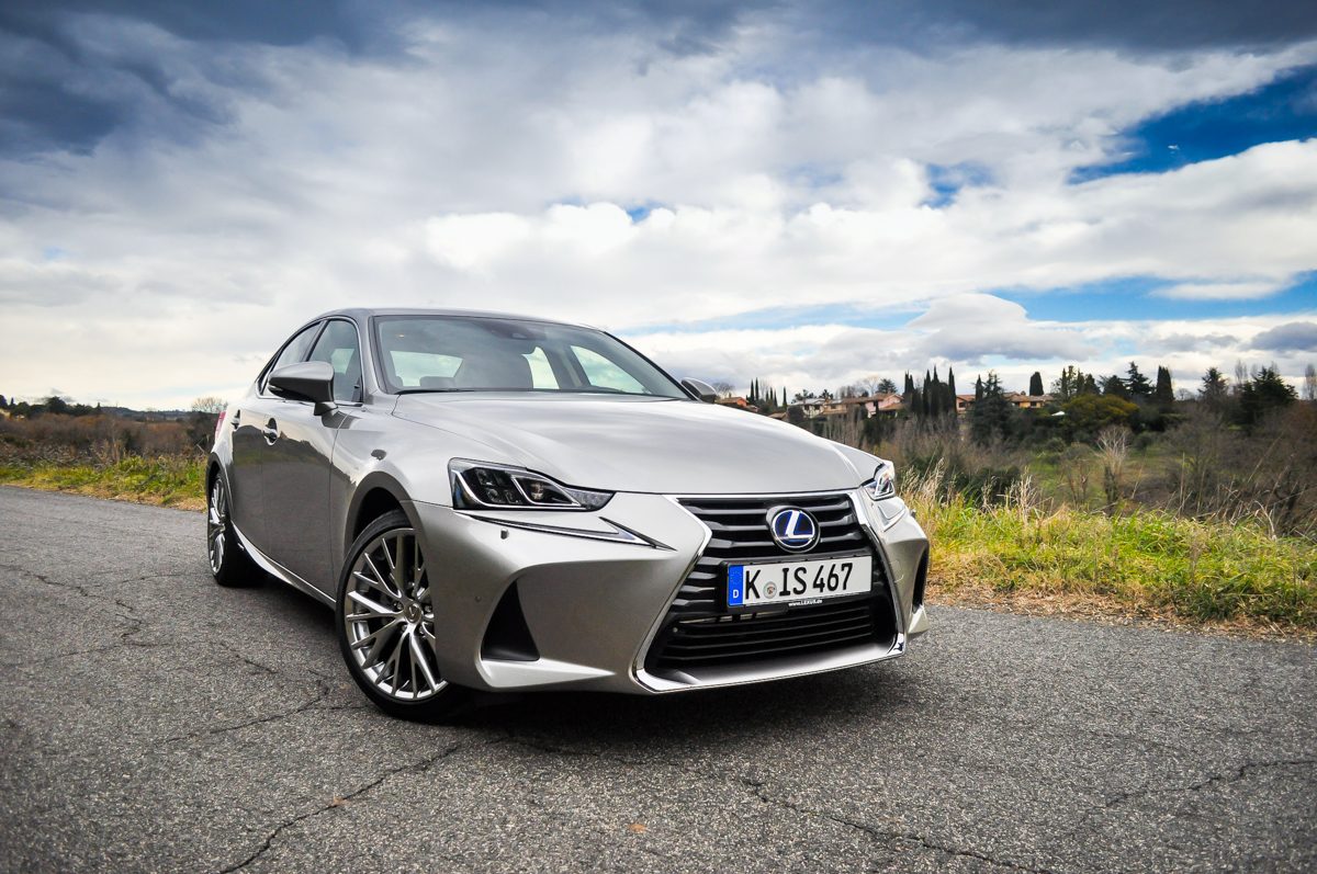 LEXUS IS